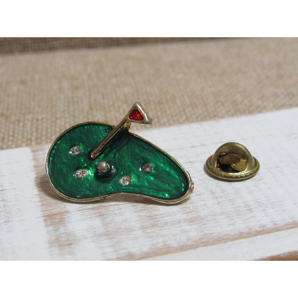 ⛳️ Vintage 1980s Sparkly Putting Green Lapel Pin ⛳️